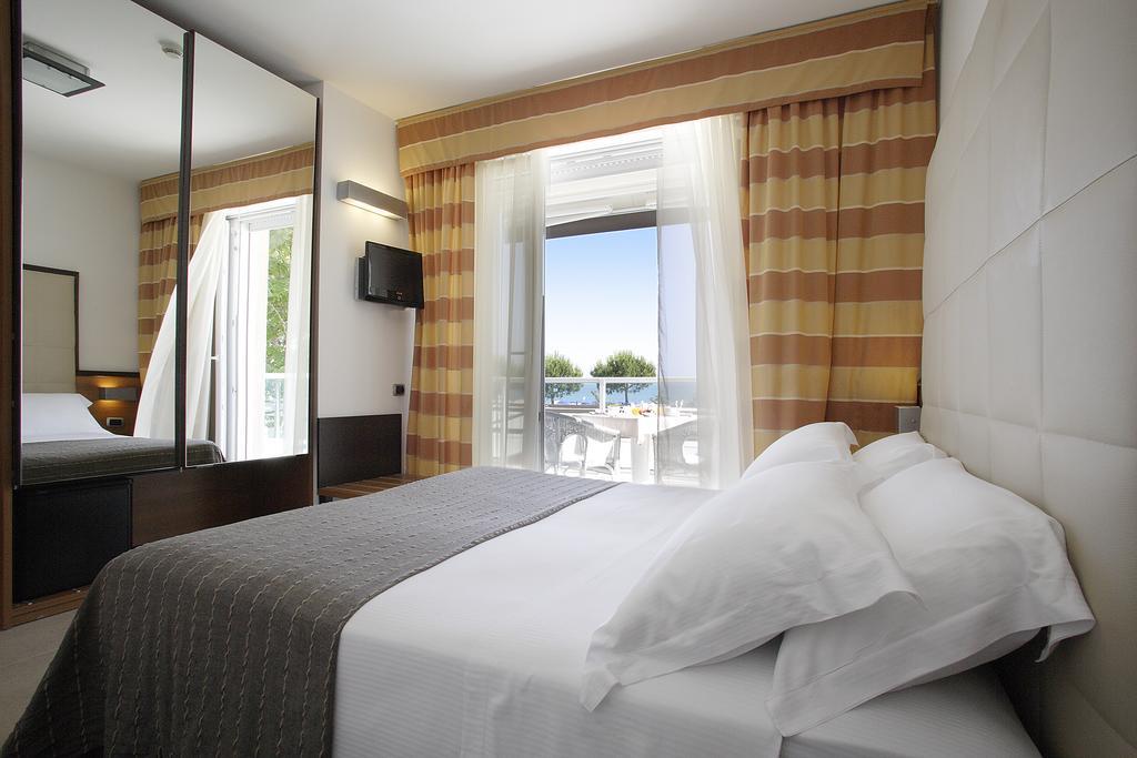 Park Hotel Ermitage Resort & Spa ลิโดดิเยโซโล ภายนอก รูปภาพ