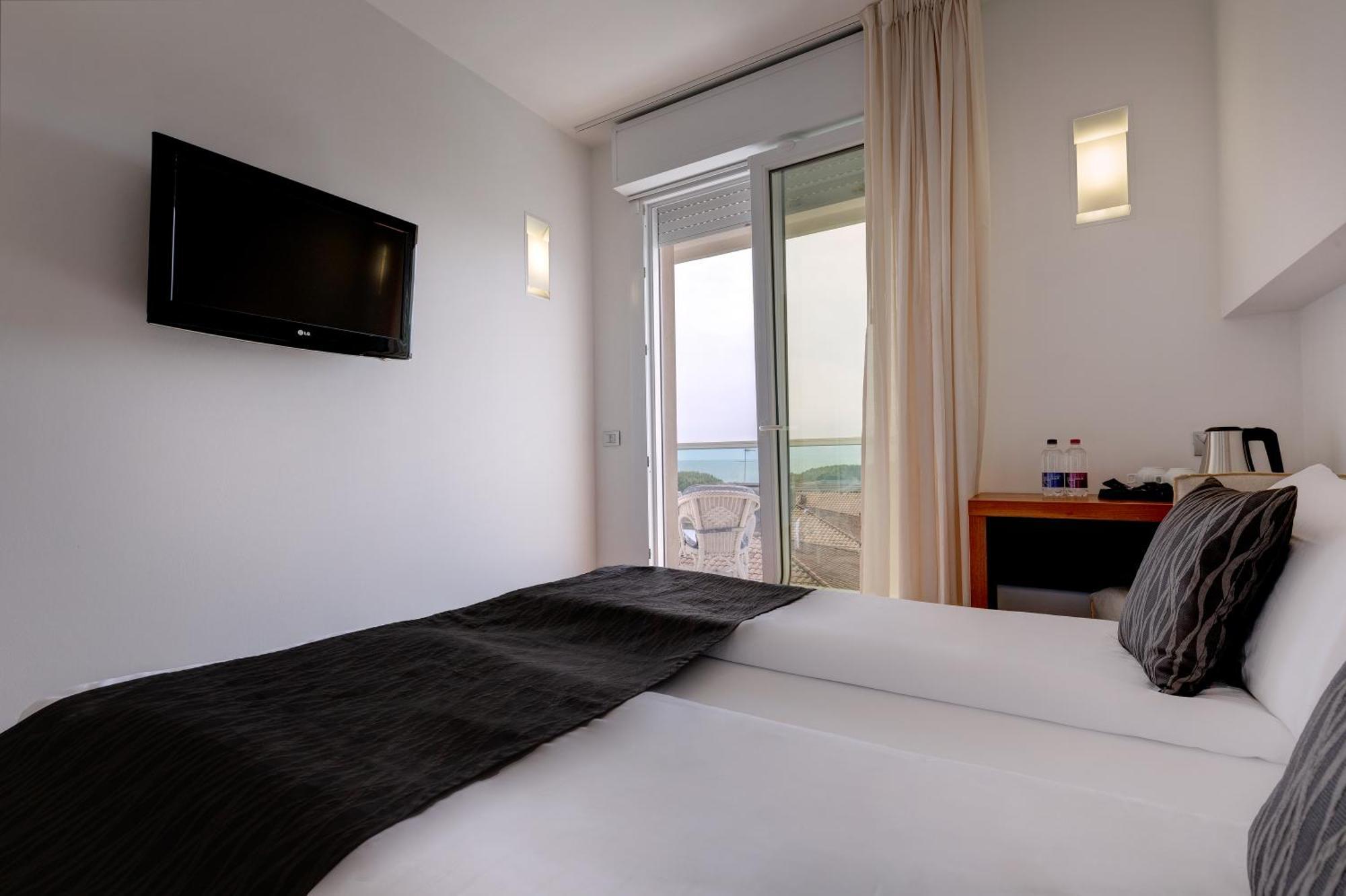 Park Hotel Ermitage Resort & Spa ลิโดดิเยโซโล ภายนอก รูปภาพ