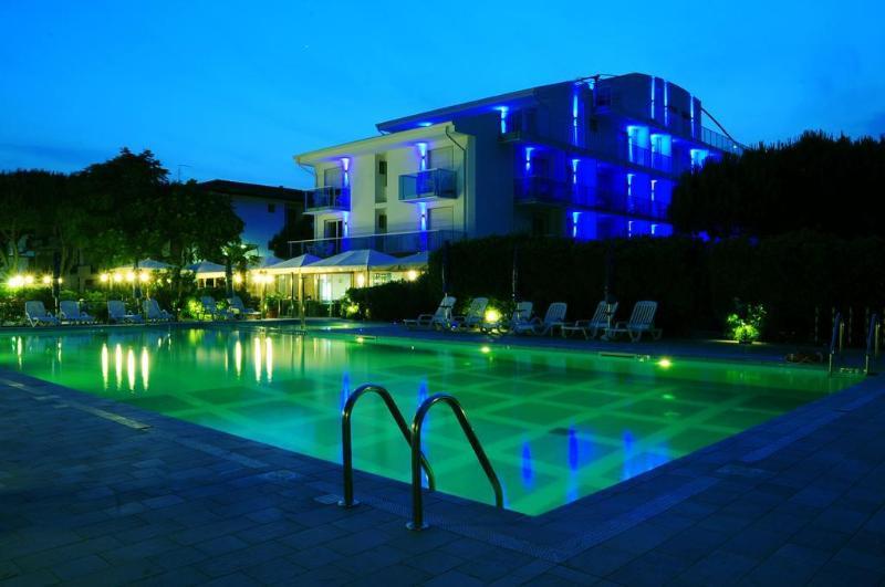 Park Hotel Ermitage Resort & Spa ลิโดดิเยโซโล ภายนอก รูปภาพ