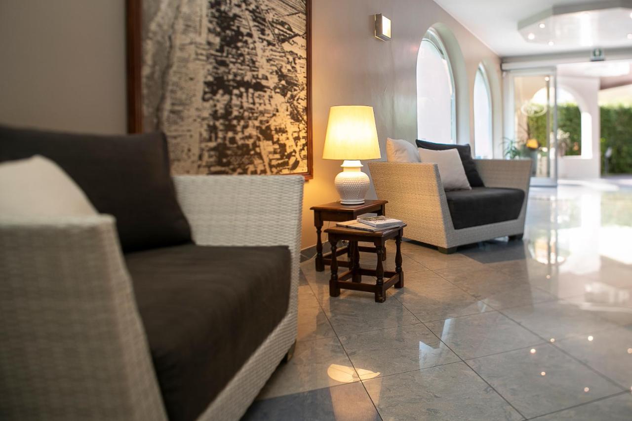 Park Hotel Ermitage Resort & Spa ลิโดดิเยโซโล ภายนอก รูปภาพ