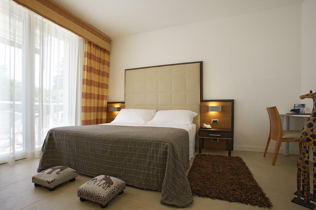 Park Hotel Ermitage Resort & Spa ลิโดดิเยโซโล ภายนอก รูปภาพ
