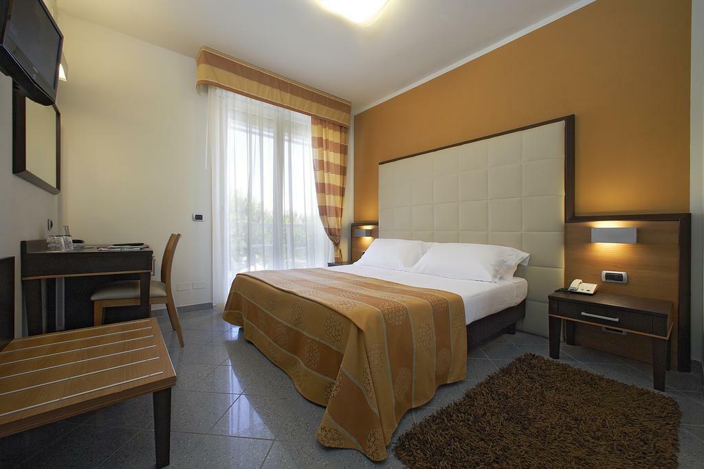 Park Hotel Ermitage Resort & Spa ลิโดดิเยโซโล ภายนอก รูปภาพ